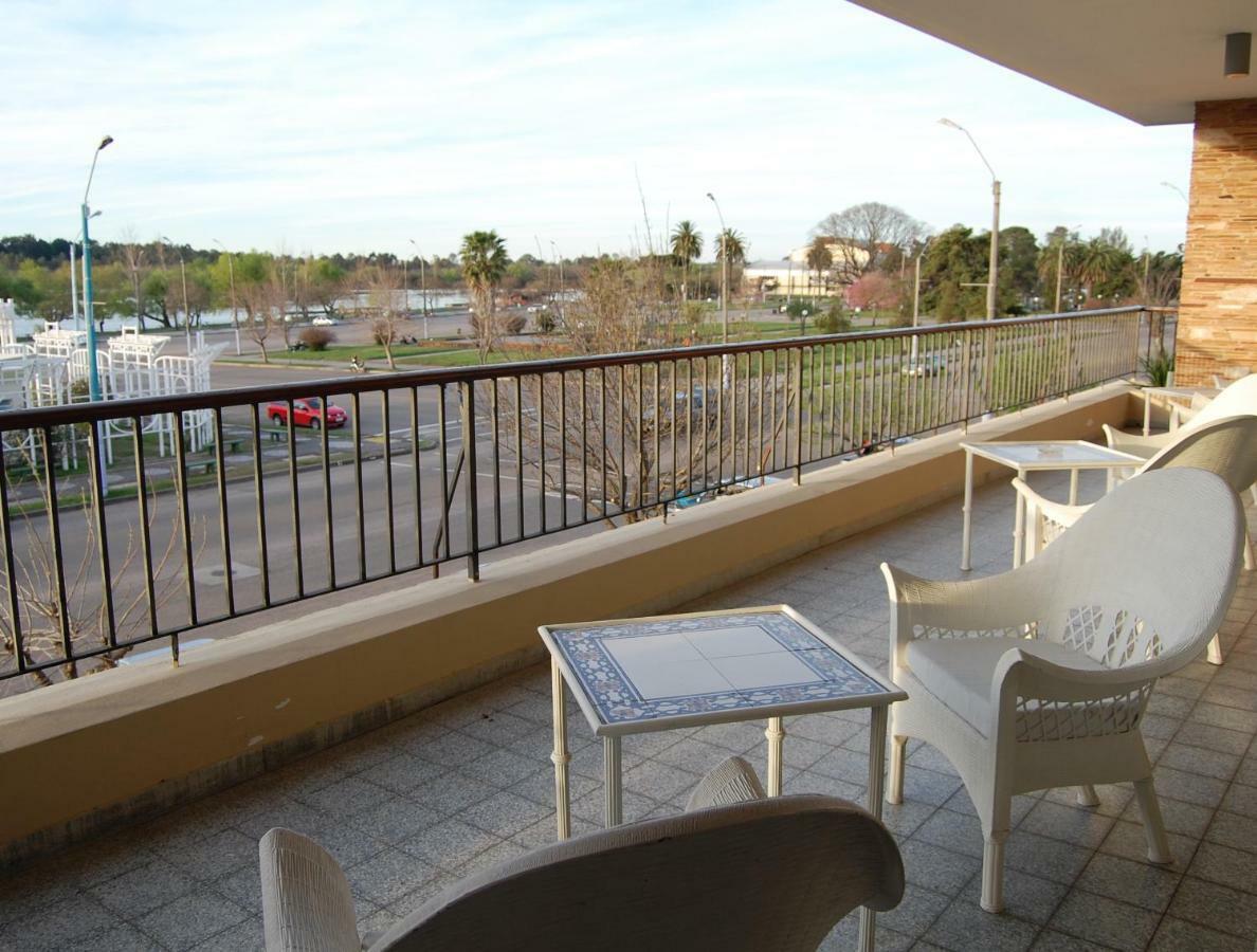 Mercedes Rambla Hotel Exterior foto
